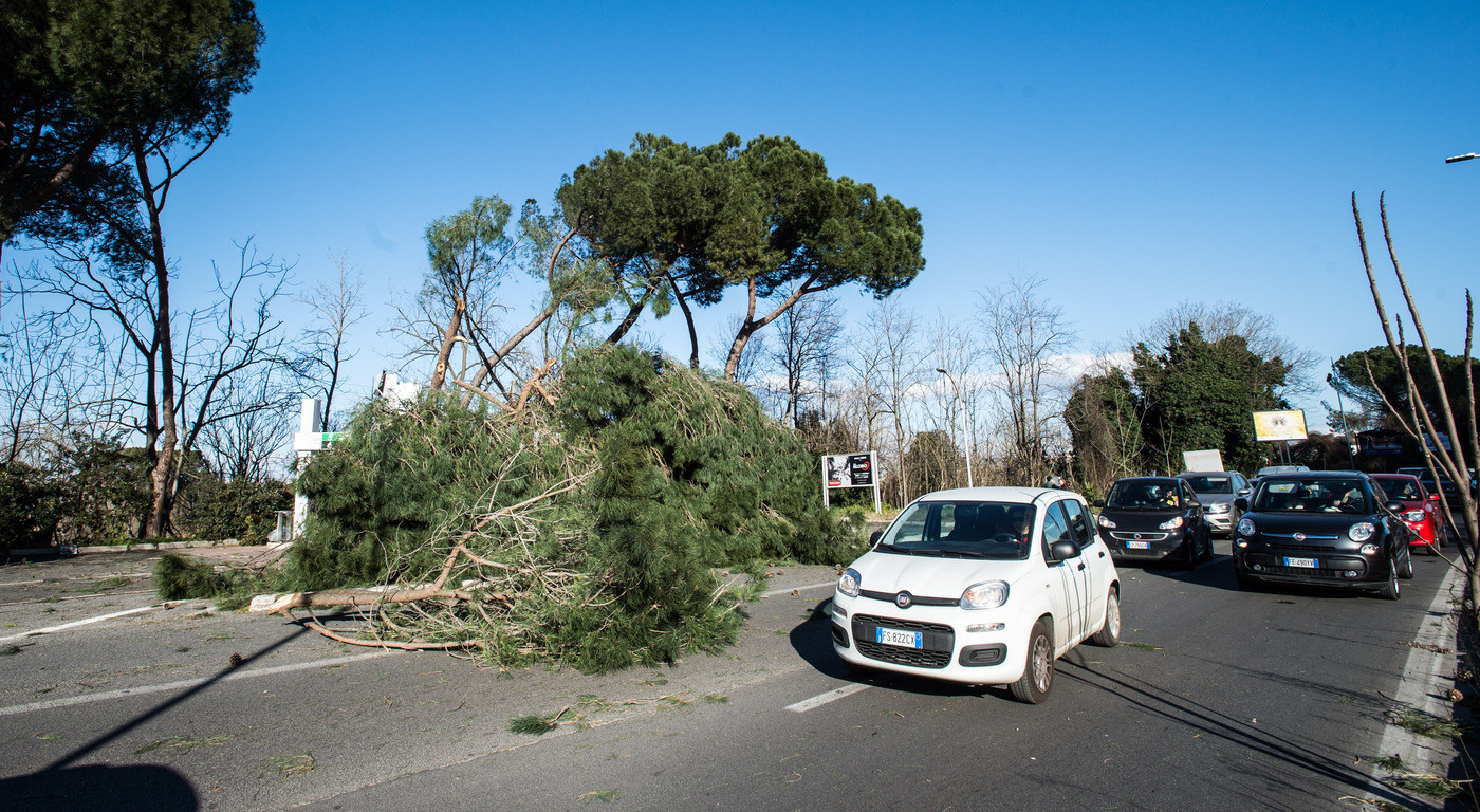 Non si ferma il forte vento: il meteo di domenica 23 e lunedì 24 febbraio