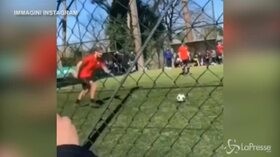 Totti, il cucchiaio è ancora magico: la punizione sorprende tutti