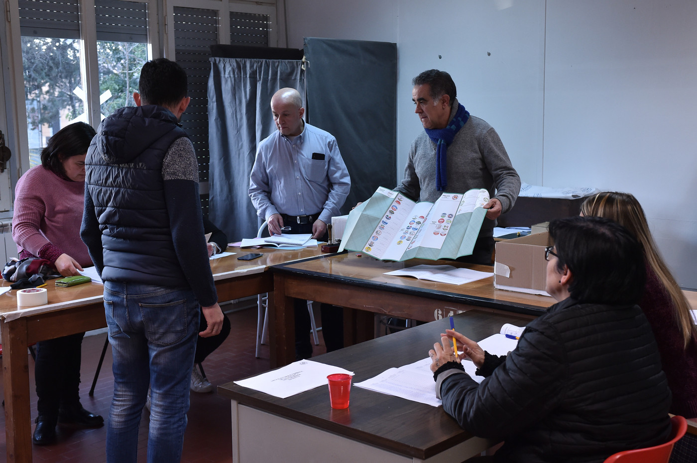 Exit poll Sardegna. Testa a testa tra Solinas (cdx, 36,5/40,5%) e Zedda (csx, 35/39%). Crolla il M5s (13,5/17,5%)