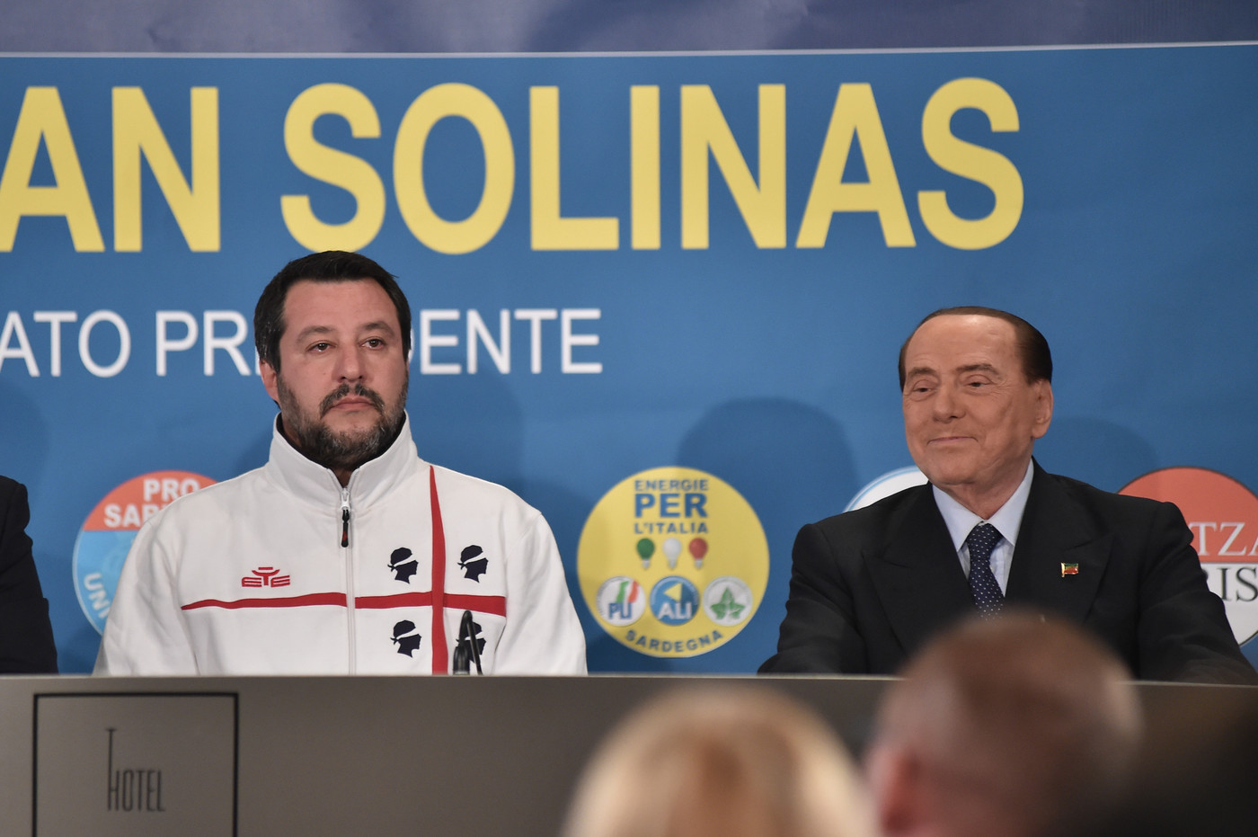 Sardegna, il centrodestra vince ma non sfonda. Berlusconi: “Lega non autosufficiente”