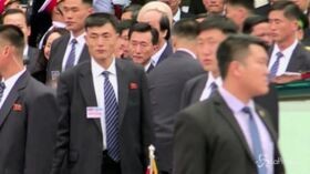 Kim Jong-un in Vietnam per il vertice con Trump: bagno di folla all’arrivo
