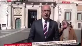 L’urlo di una donna interrompe la diretta di Sky Tg24: “Maledetti”