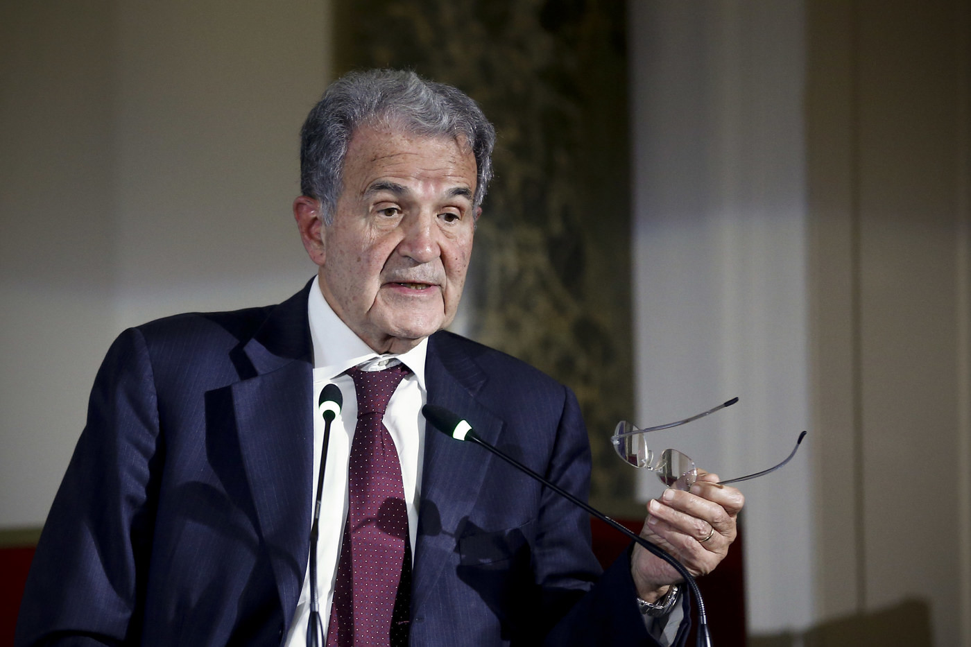 Pd, l’appello di Prodi: “Votate alle primarie, l’unico cambiamento può venire da noi”