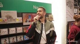 Torino, fan in delirio per Mahmood alla Feltrinelli