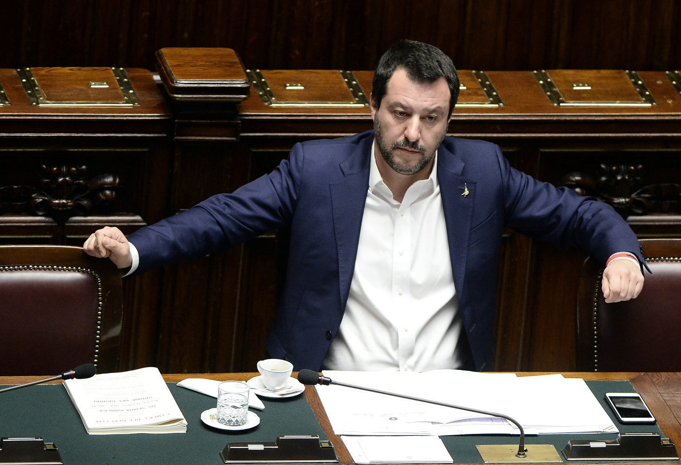 Legittima difesa, M5s: “Non s’ha da fare”. Salvini: “Entro marzo o è crisi”