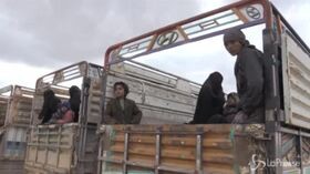 Siria, le strazianti immagini dei bambini in fuga da Baghuz