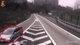 In autostrada contromano: la folle manovra sull’A7