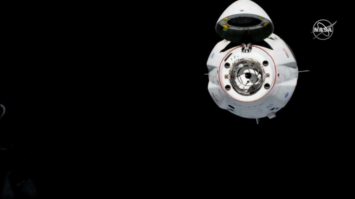Crew Dragon di SpaceX si aggancia con successo alla Stazione spaziale internazionale