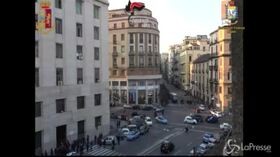 Marco Di Lauro in Questura a Napoli, festeggiano i poliziotti