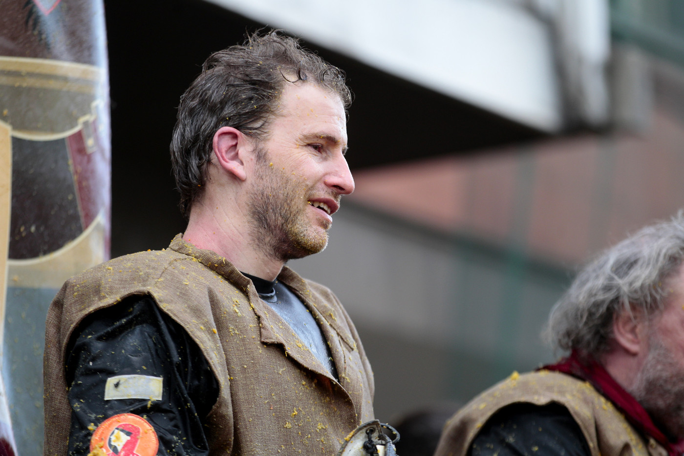 Davide Casaleggio al carnevale di Ivrea: partecipa alla battaglia delle arance