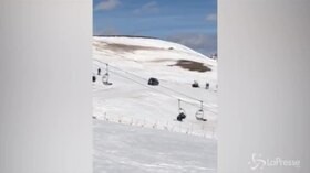 Nonno 91enne sbaglia strada e finisce con l’auto sulle piste da sci