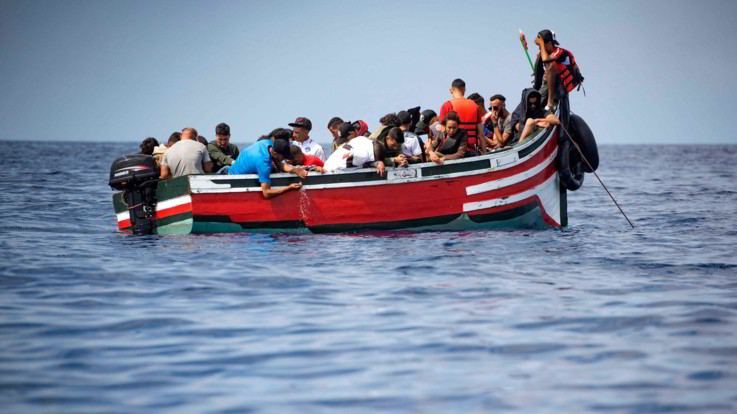 Carnevale, carro choc con migranti e cartelli "No pago affitto" a Formello
