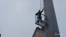Roma, operai in protesta all’ippodromo Capannelle: “Vogliamo un posto di lavoro”