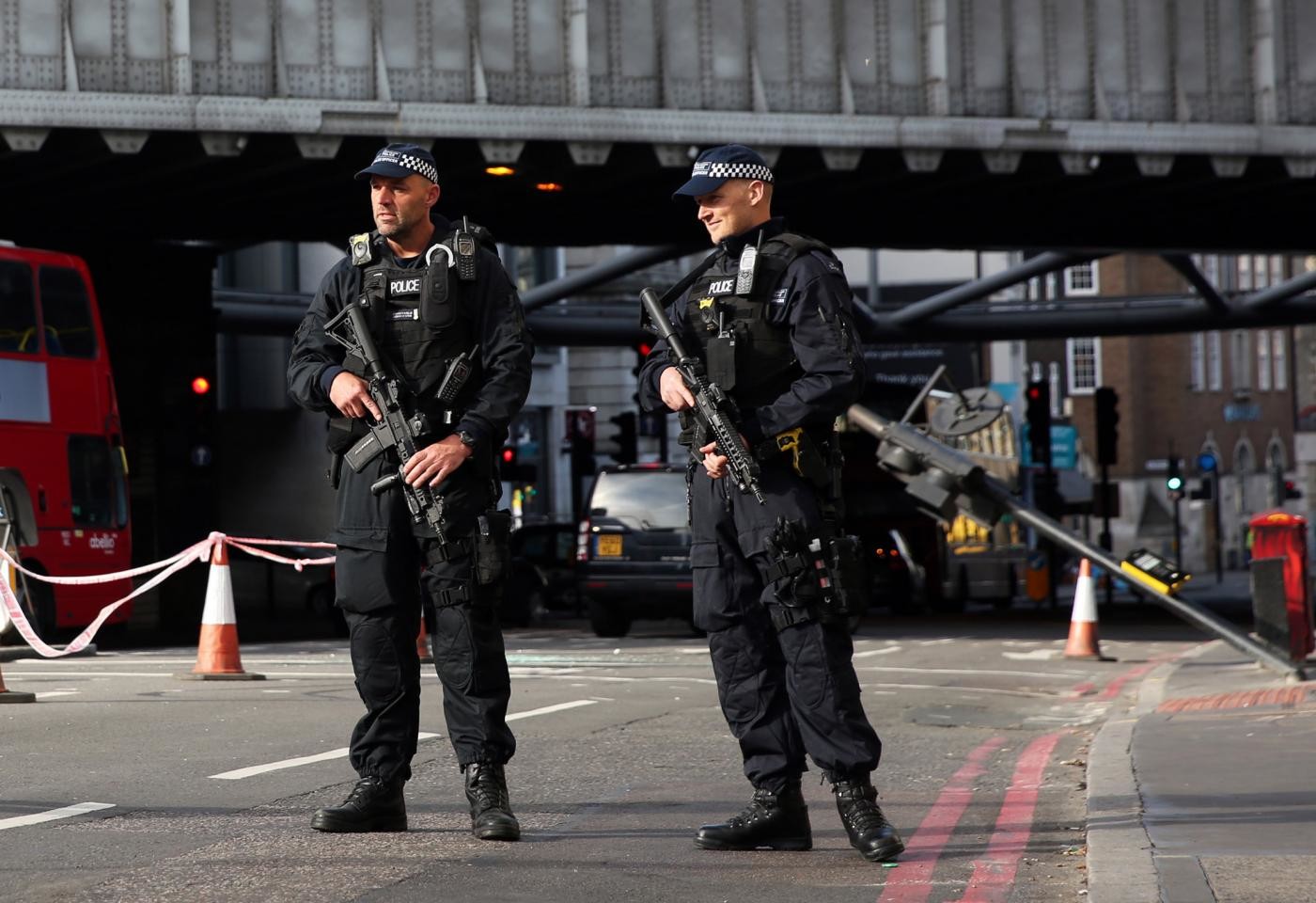 Tre bombe disinnescate a Londra: pacchi lasciati agli aeroporti e alla stazione di Waterloo