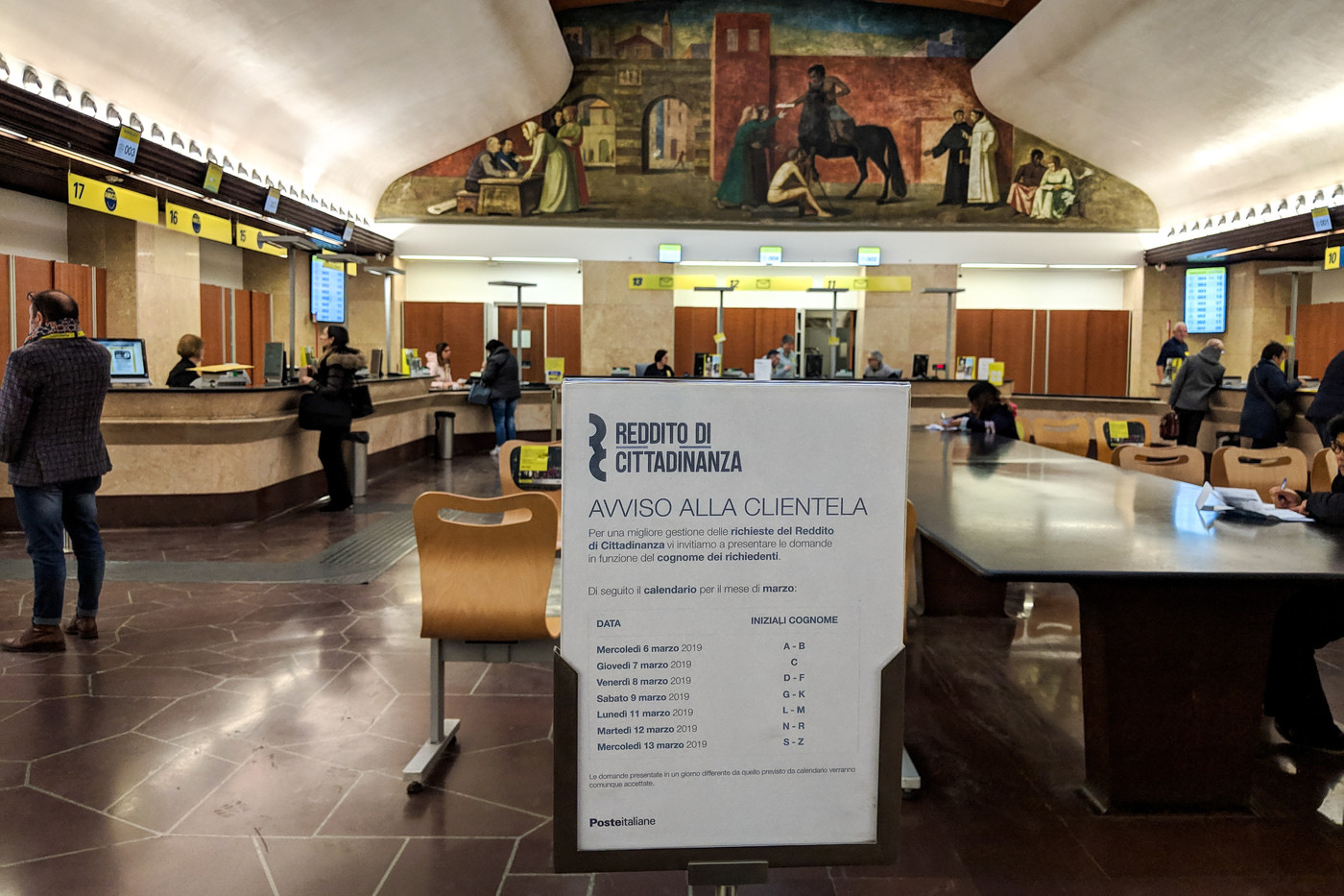 Reddito di cittadinanza al via: superati problemi sul sito, afflusso regolare agli sportelli. Di Maio esulta: “E’ una rivoluzione”