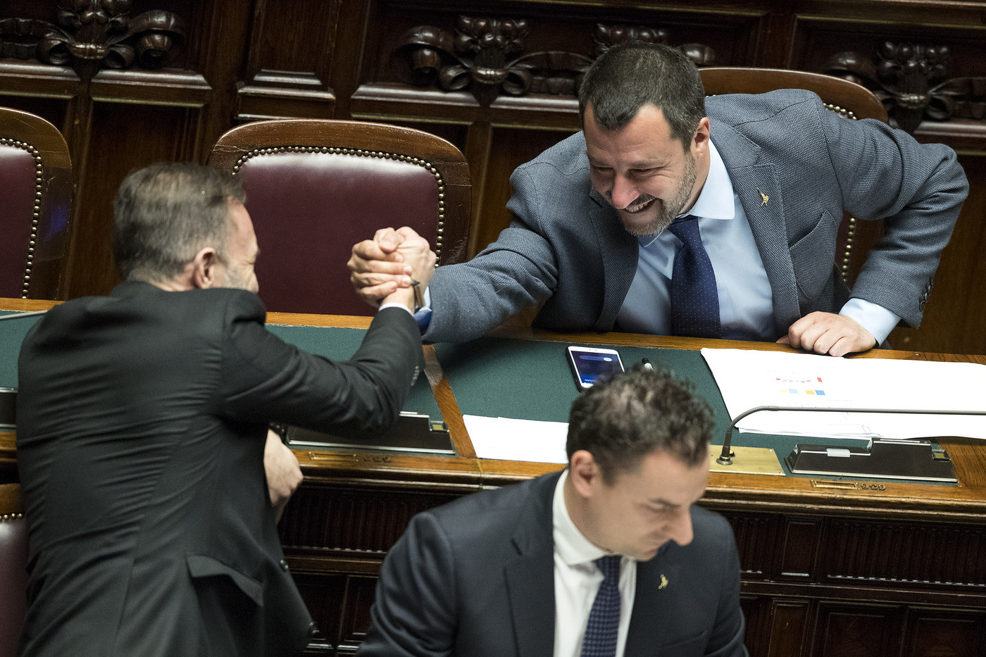 Legittima difesa, via libera alla Camera. Un quarto dei 5s non vota, striscioni Fi: “Una cosa di centrodestra”