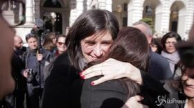 Torino, presidio in solidarietà per Appendino: la sindaca si commuove