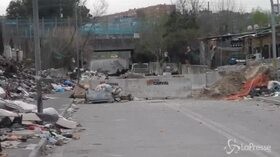 Roma, l’Esercito davanti al campo rom di via Salviati