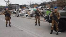 Roma, l’Esercito davanti al campo rom di via Salviati
