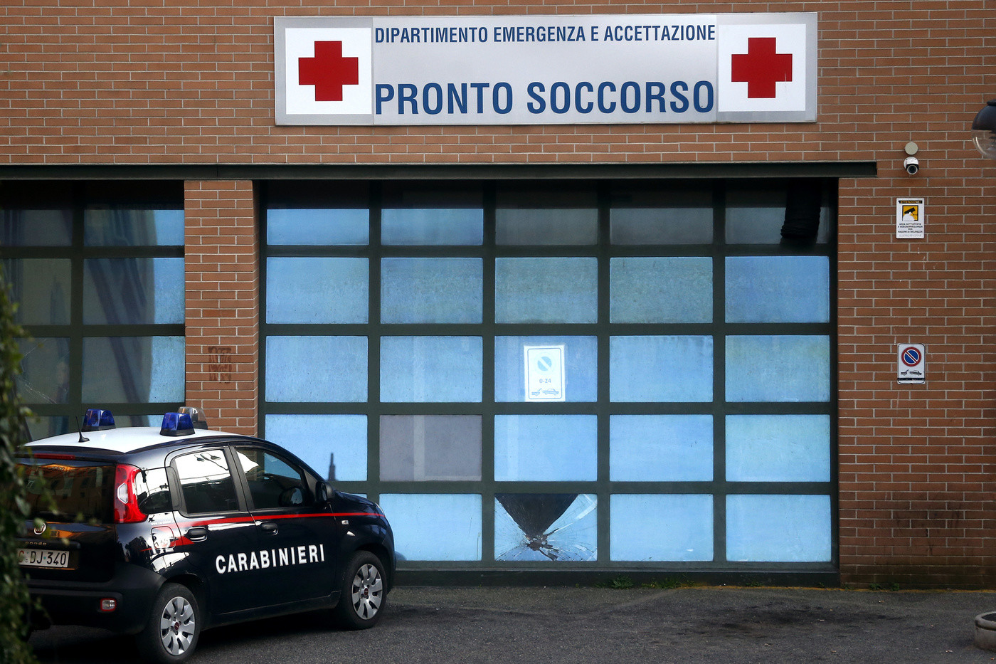 Prof accusata di violenze su minore: l’alunno di 15 anni è il papà del suo bambino