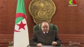 Algeria, Bouteflika rinuncia a candidarsi alle presidenziali