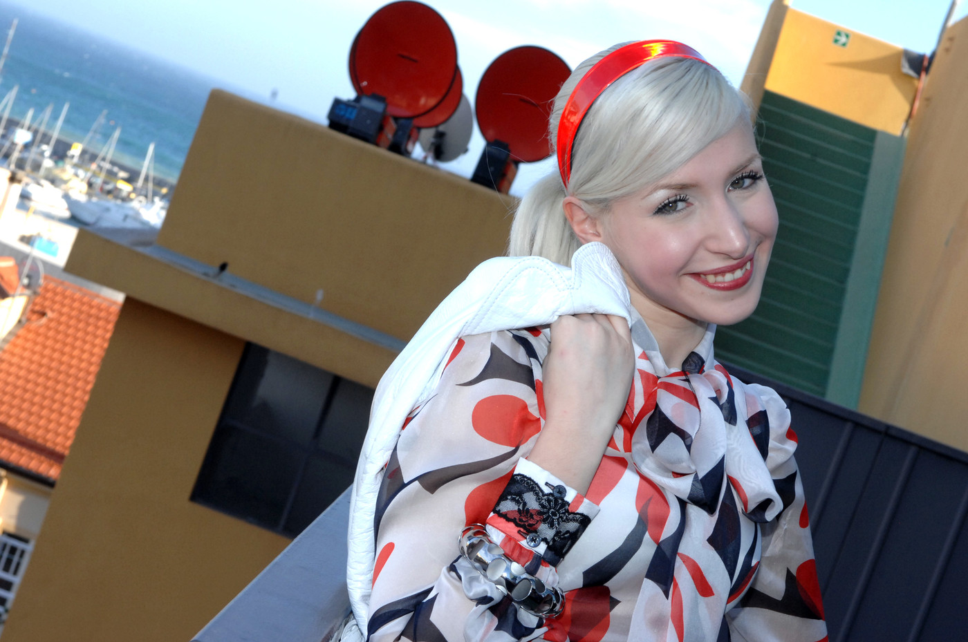 Romina Falconi lancia il suo psico-pop con ‘Biondologia’ Romina Falconi lancia il suo psico-pop con ‘Biondologia’