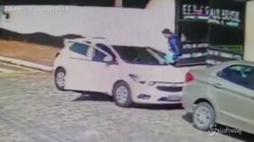 Sparatoria in Brasile, la fuga degli studenti dalla scuola