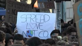 Sciopero per il clima, 30mila studenti in marcia a Milano