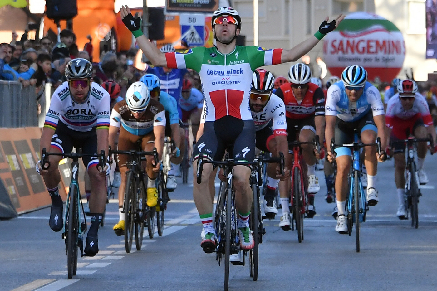 Ciclismo, Tirreno-Adriatico, Viviani trionfa a Foligno
