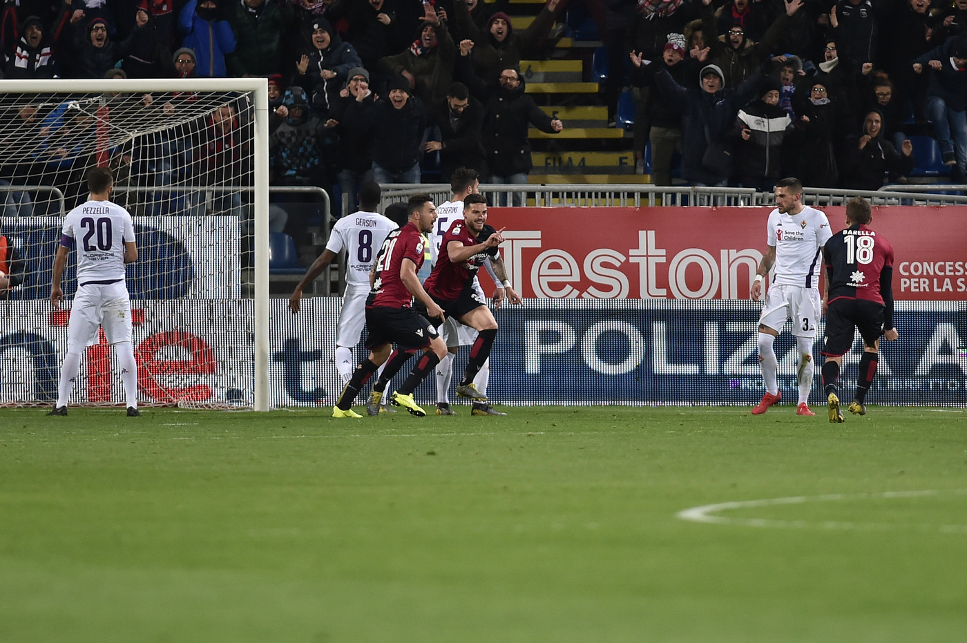 Fiorentina, addio sogni europei. Vince il Cagliari: ed è quasi salvo 2-1