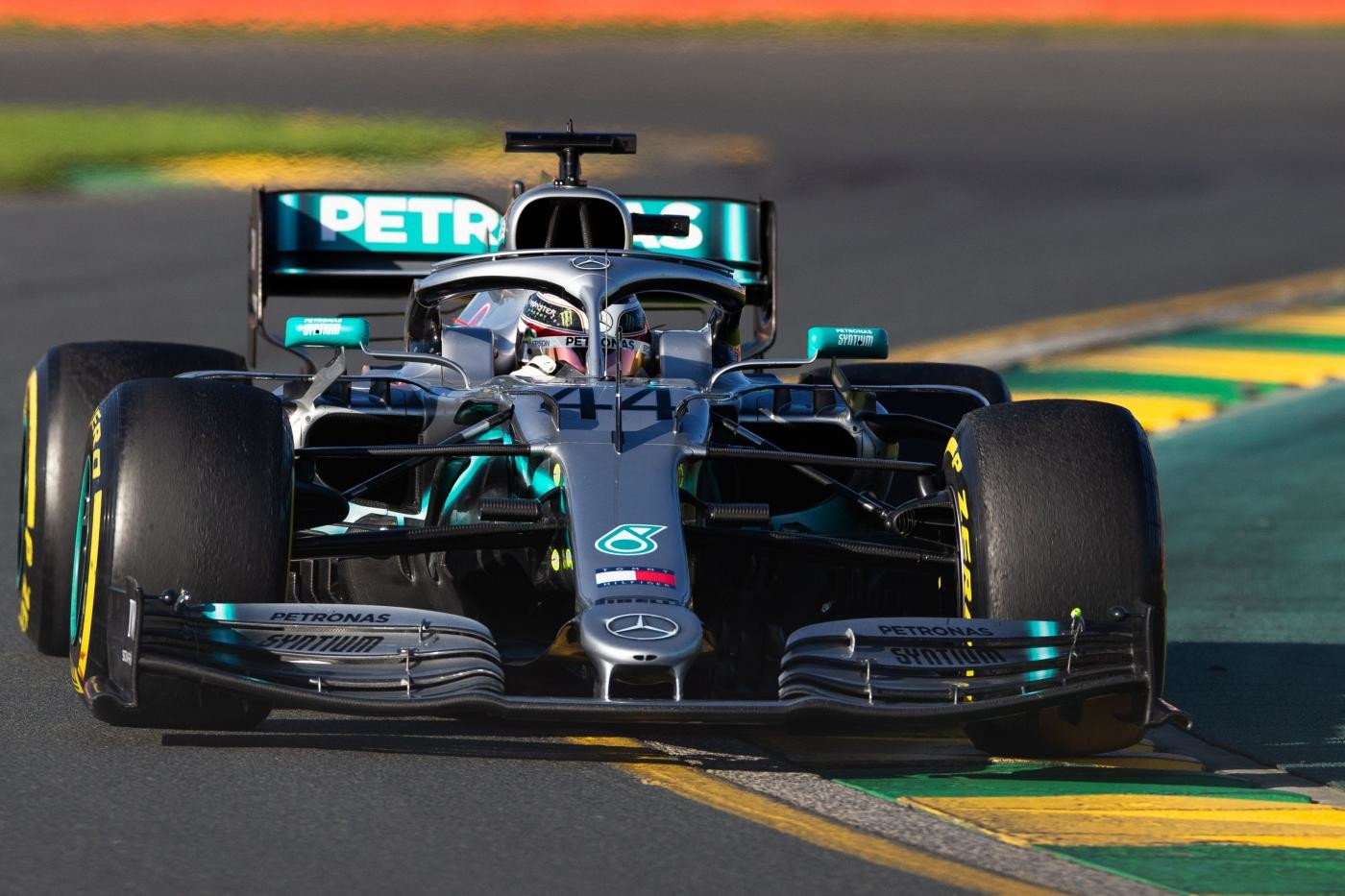 Gp d’Australia, Hamilton in pole davanti a Bottas. Terza la Ferrari di Vettel