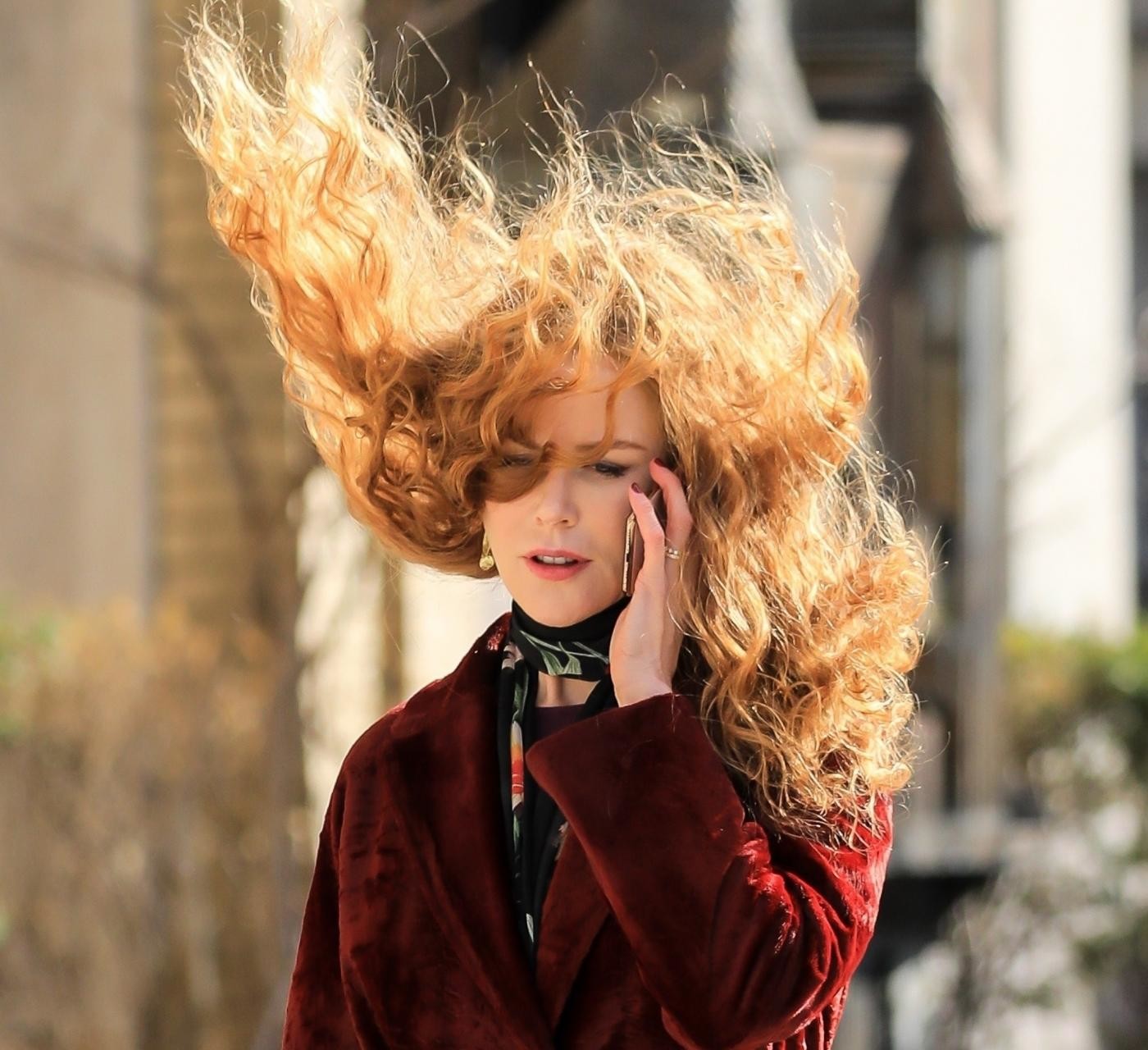 Nicole Kidman torna al suo look anni ’90: è di nuovo riccia e rossa