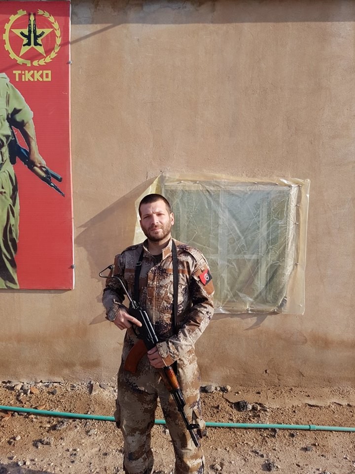 “Non rattristatevi, non ho rimpianti”: l’ultimo messaggio di Lorenzo, combattente italiano ucciso in Siria