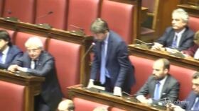Mare Jonio, Franceschini incalza il premier Conte: “Ordini di far sbarcare i profughi”