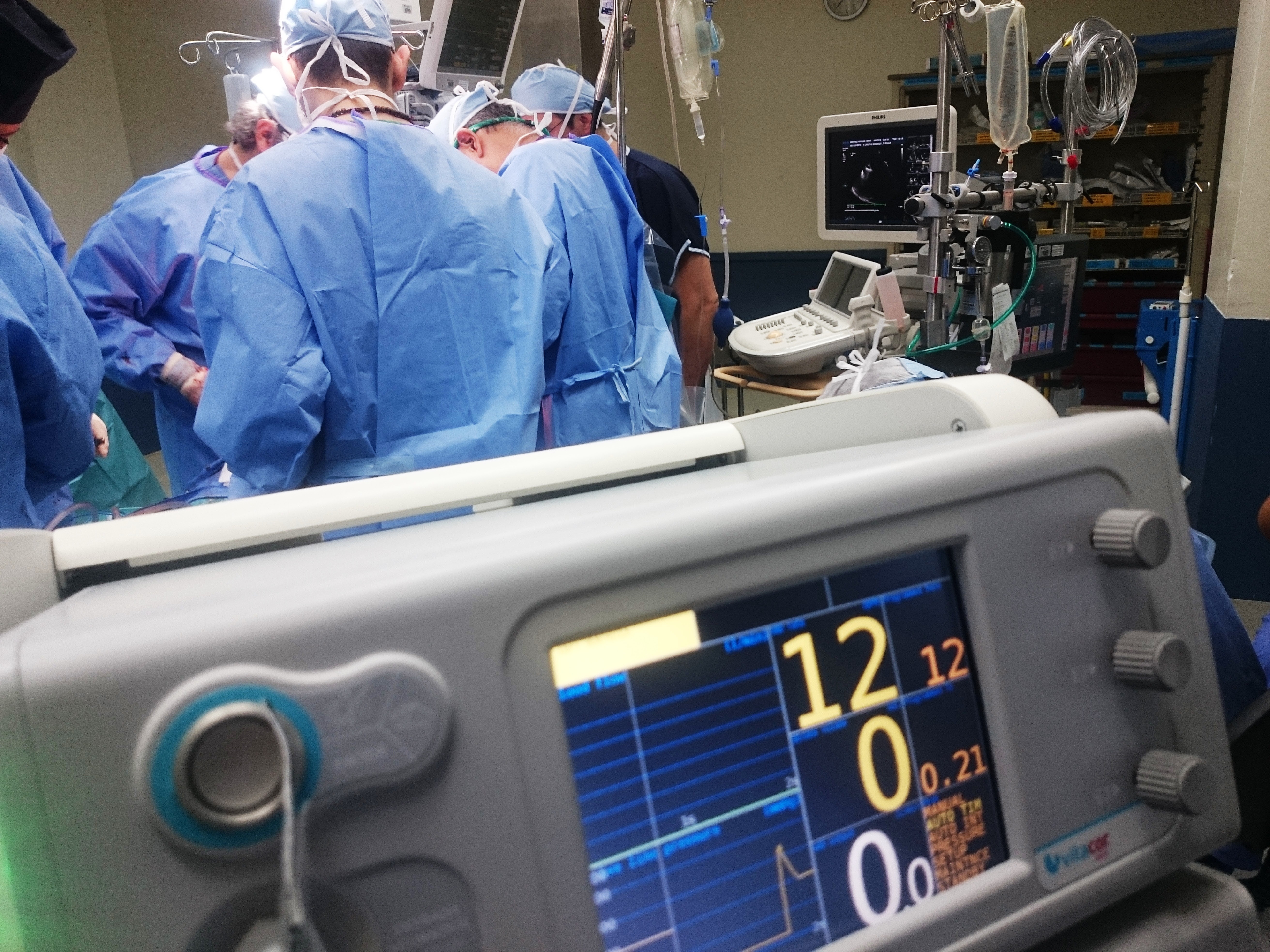 Sanità, allarme medici: 16.700 specialisti in meno nel 2025, effetto quota 100