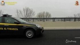 Truffe nel commercio on-line di auto di lusso, arresti e sequestri in tutta Italia