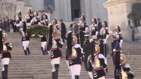 Italia-Cina, Xi Jinping depone una corona d’alloro all’Altare della Patria
