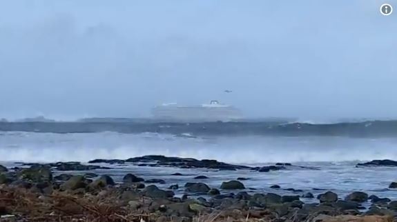 Norvegia, nave da crociera ha problemi al motore: evacuati 1.300 passeggeri