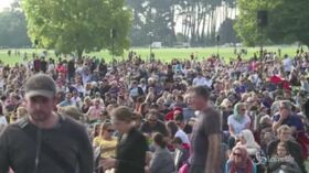 Christchurch, 40mila persone alla veglia per le vittime dell’attentato terroristico