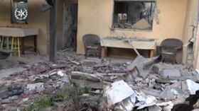 Israele, razzo partito da Gaza distrugge una casa vicino a Tel Aviv: le immagini