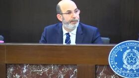 La proposta di Crimi ai giornali: “Informare i lettori quando si parla del proprio editore”