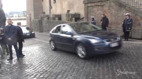 Roma, il Papa arriva in Campidoglio