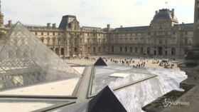 Parigi, 30 anni della piramide del Louvre: sarà svelato il suo “segreto”