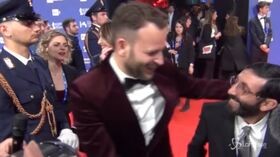 David 2019, siparietto tra Alessandro Borghi e Marcello Fonte sul red carpet