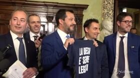 Legittima difesa, Salvini: “Non distribuiamo armi e non legittimiamo Far West”