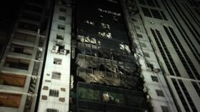 Bangladesh, lo scheletro dell’edificio in fiamme: morti e feriti