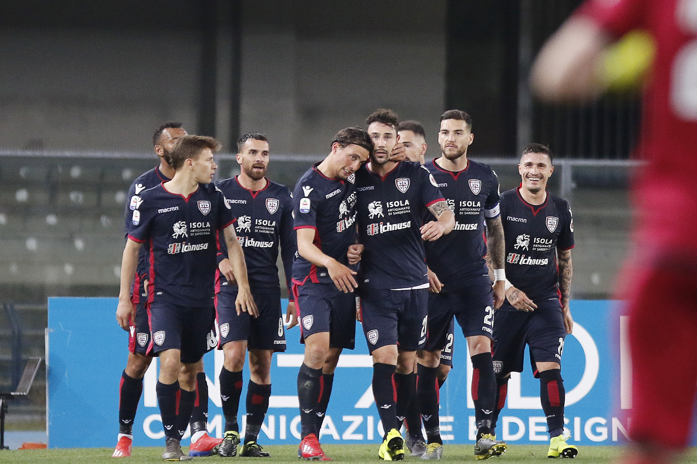Serie A, il Cagliari cala il tris salvezza: Chievo affondato al Bentegodi