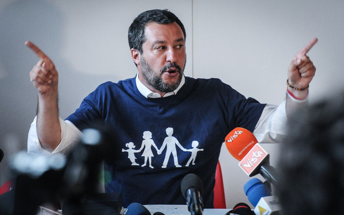 Verona, Salvini mattatore al Congresso delle famiglie: “Orgogliosamente sfigato”