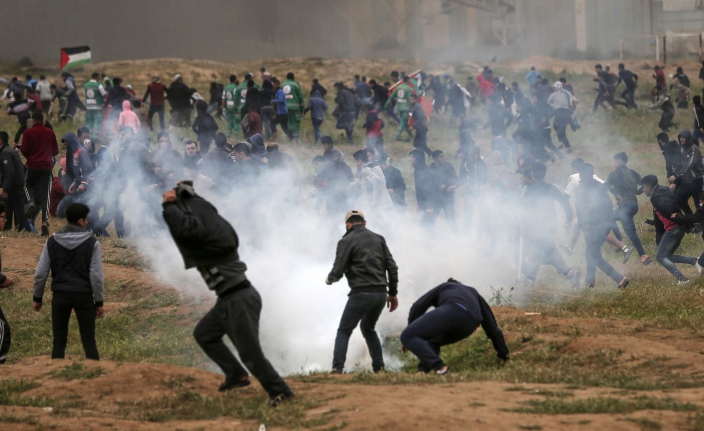 Gaza, scontri al confine per la “Marcia del ritorno”. Uccisi 4 palestinesi