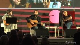 Festival dell’Economia Civile, la riflessione di Vecchioni e Marcorè tra parole e note